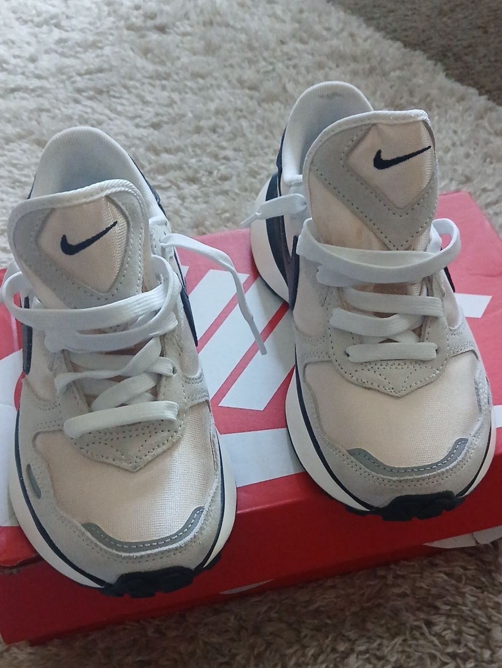 NIKE RUNNERS (WORN ONCE)